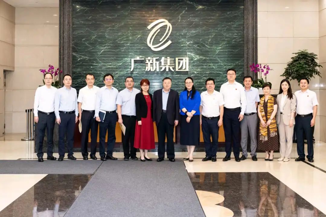 中国进出口银行任生俊行长一行到访腾博会诚信为本,专业服务!集团 中国进出口银行任生俊行长一行到访腾博会诚信为本,专业服务!集团