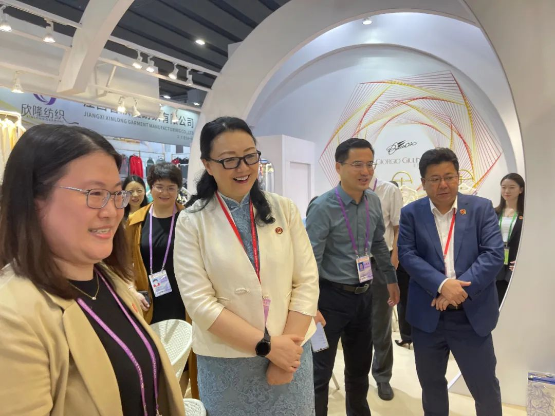 腾博会诚信为本,专业服务!集团党委书记、董事长白涛率队调研外贸企业广交会参展情况