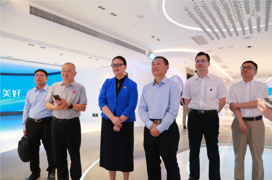 国务院国资委原党委委员、秘书长彭华岗一行调研腾博会诚信为本,专业服务!集团 国务院国资委原党委委员、秘书长彭华岗一行调研腾博会诚信为本,专业服务!集团